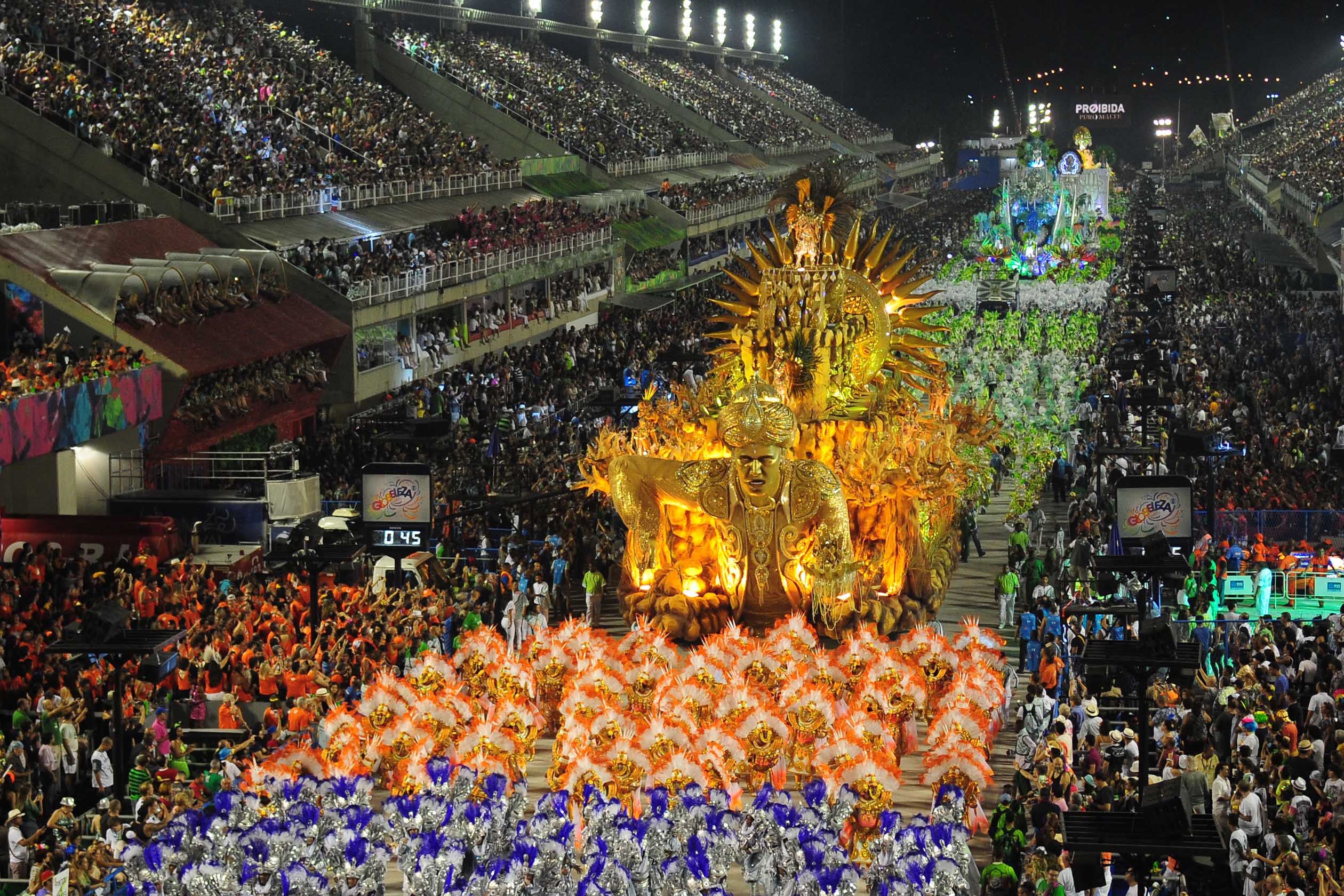 Carnival длина. Самбодром Бразилия. Карнавал в Бразилии. Самбадром Рио де Жанейро. Бразильский карнавал самбодром.